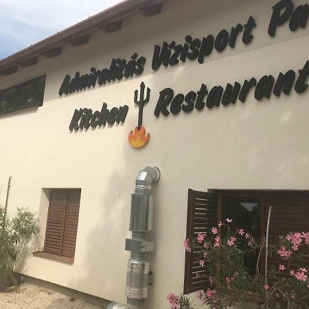 Admiralitas Kitchen And Restaurant Bed & Breakfast Leanyfalu Ngoại thất bức ảnh